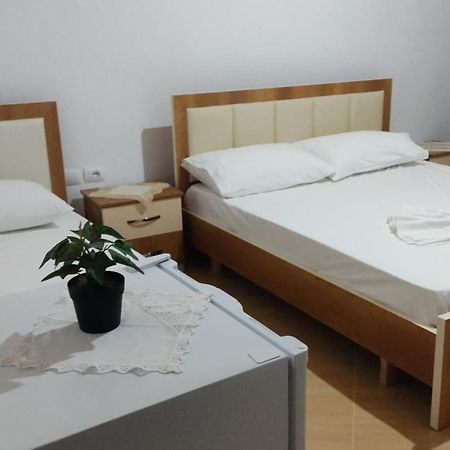 Gjirokastër Dino Guest House מראה חיצוני תמונה