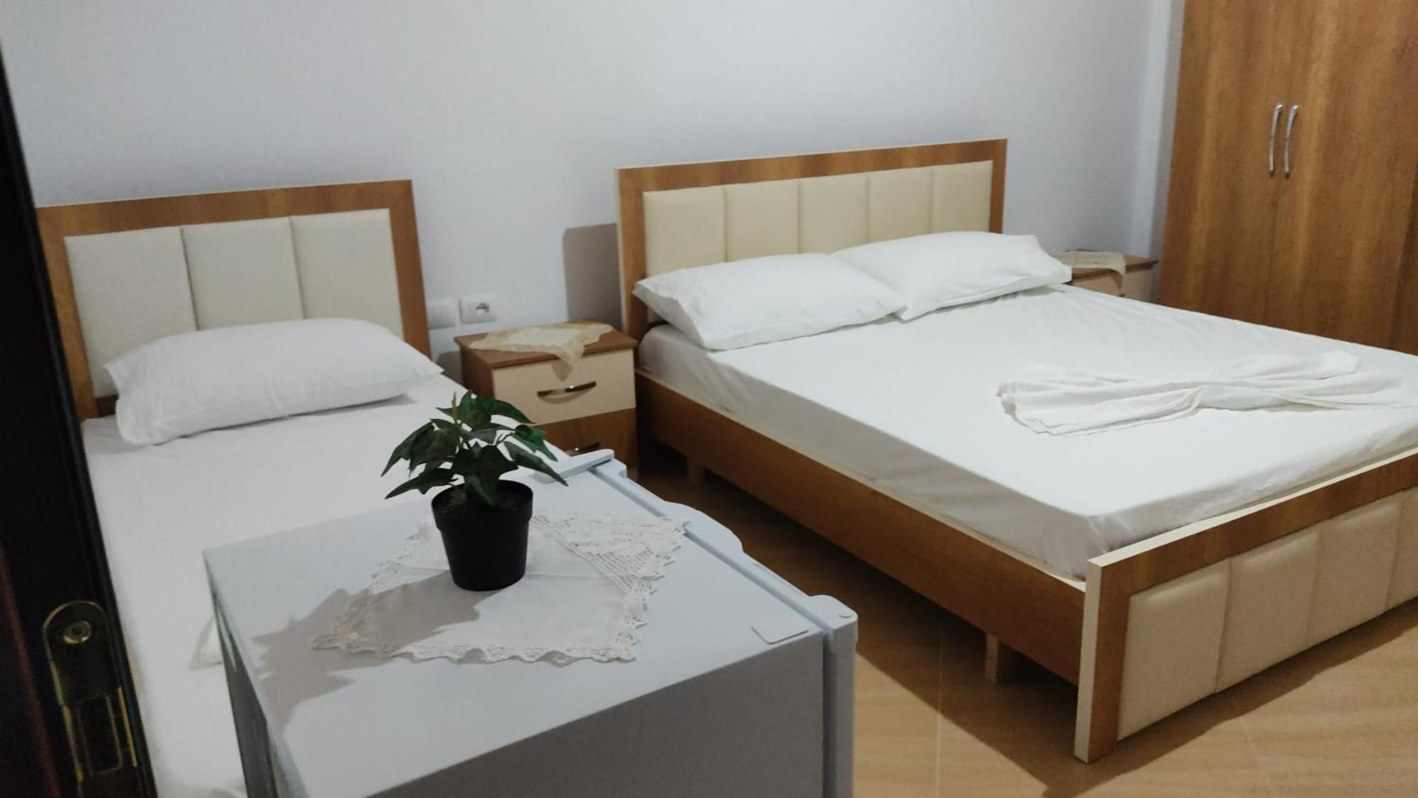 Gjirokastër Dino Guest House מראה חיצוני תמונה