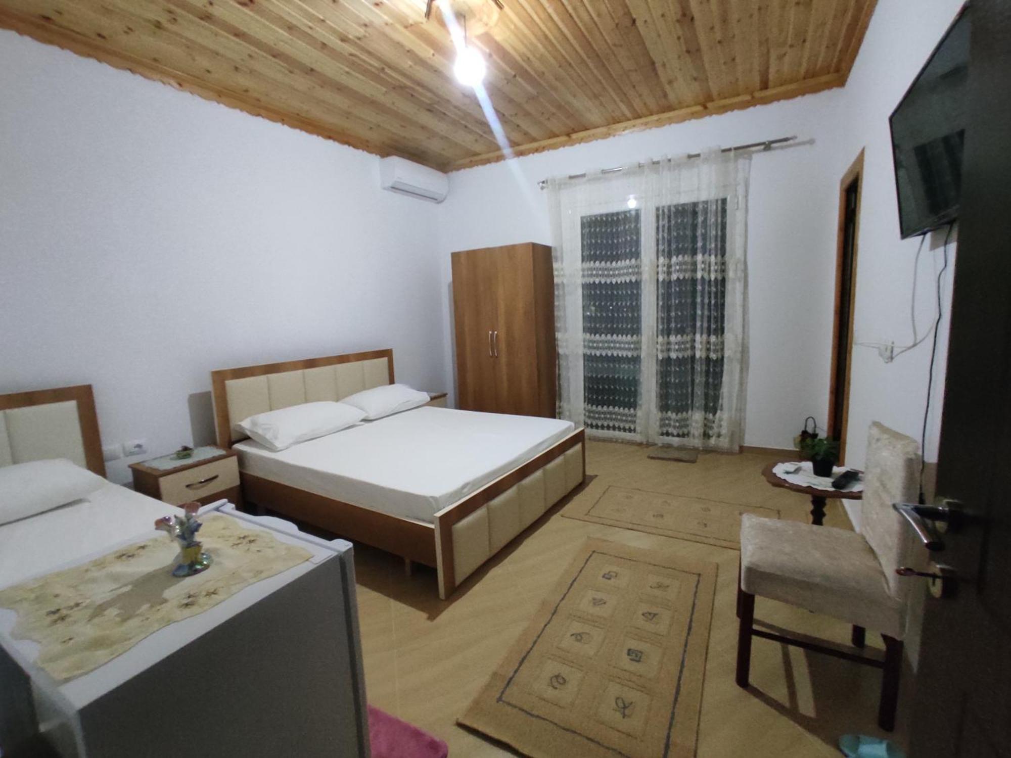 Gjirokastër Dino Guest House מראה חיצוני תמונה