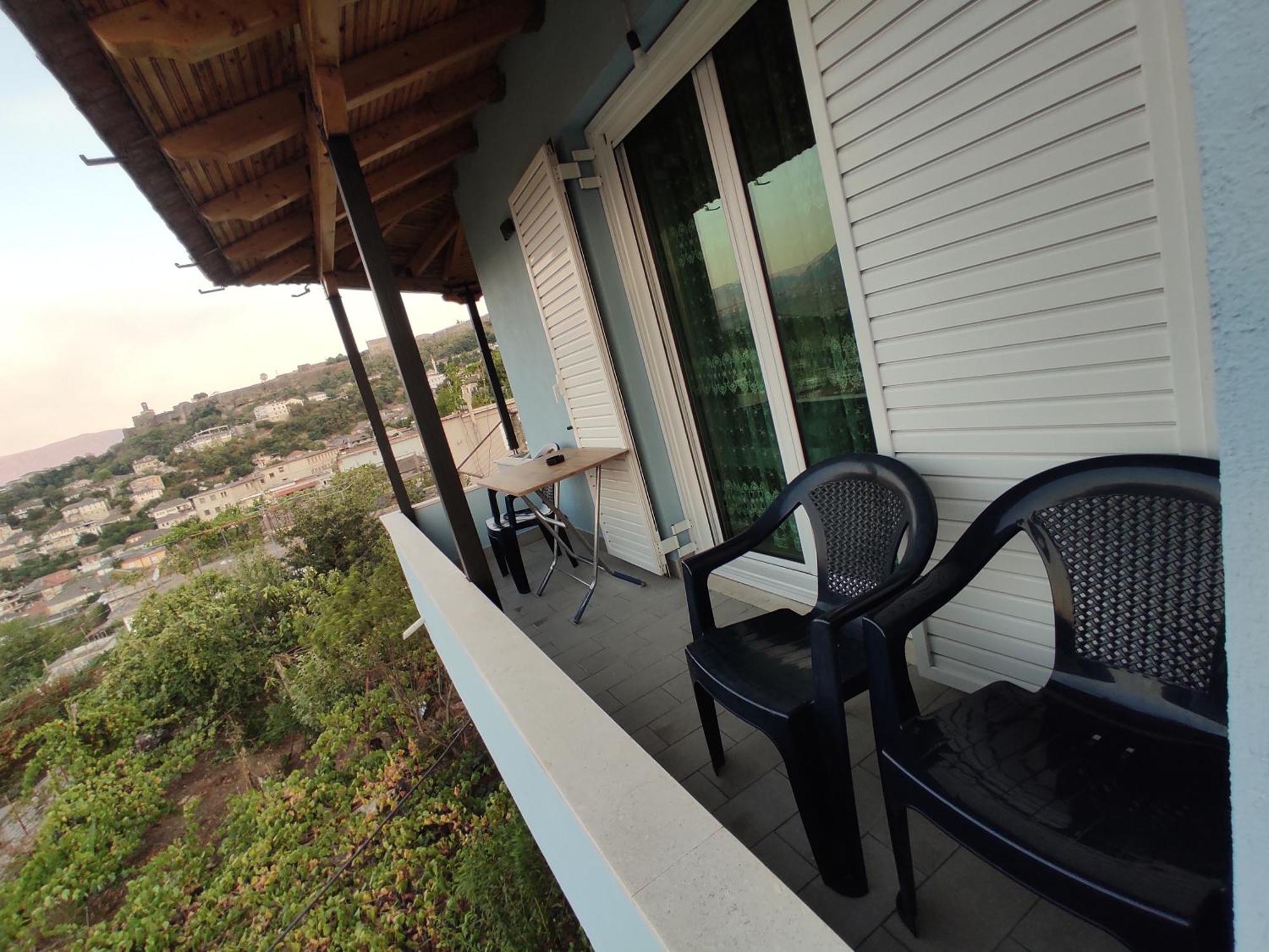 Gjirokastër Dino Guest House מראה חיצוני תמונה