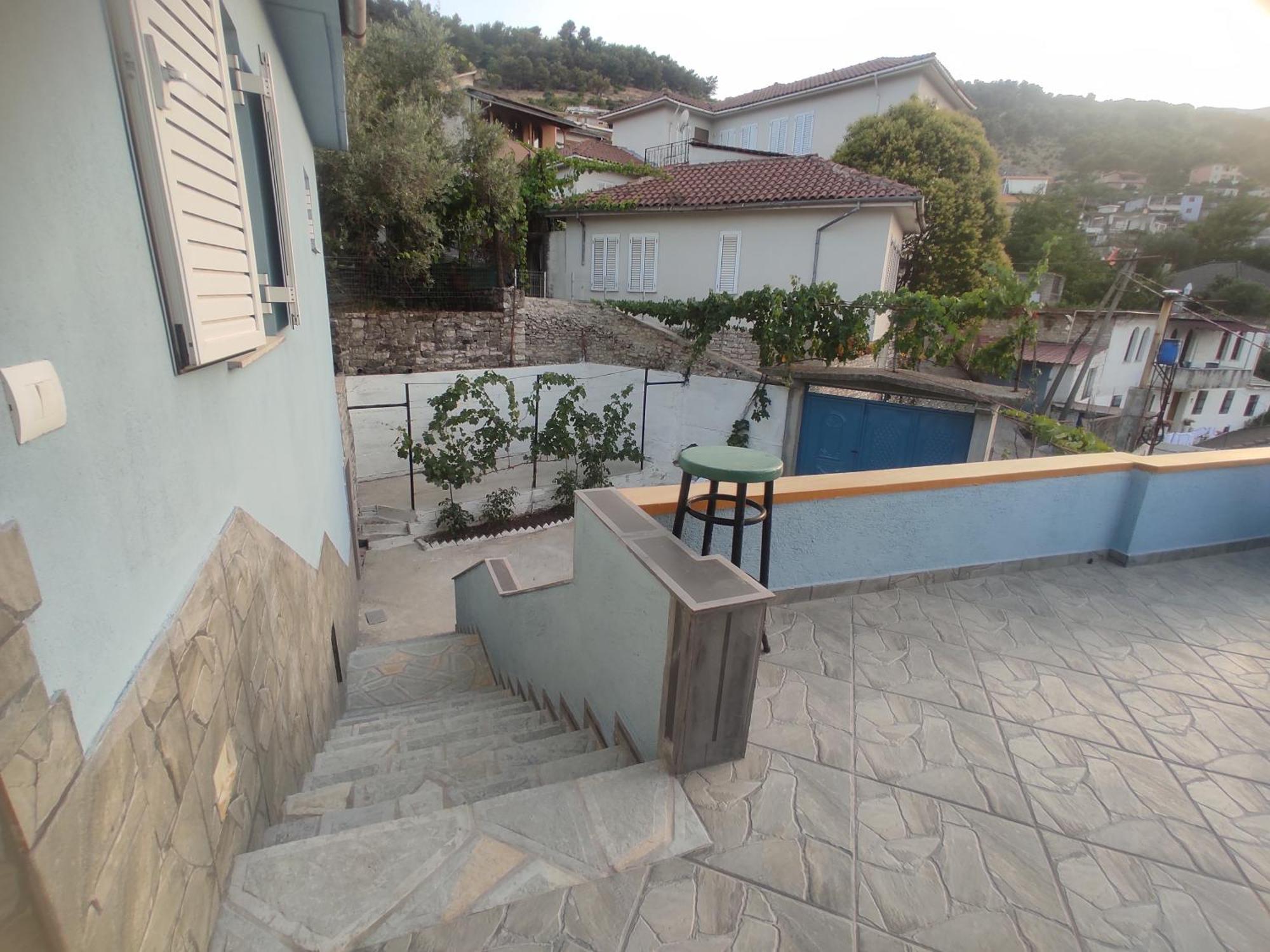 Gjirokastër Dino Guest House מראה חיצוני תמונה
